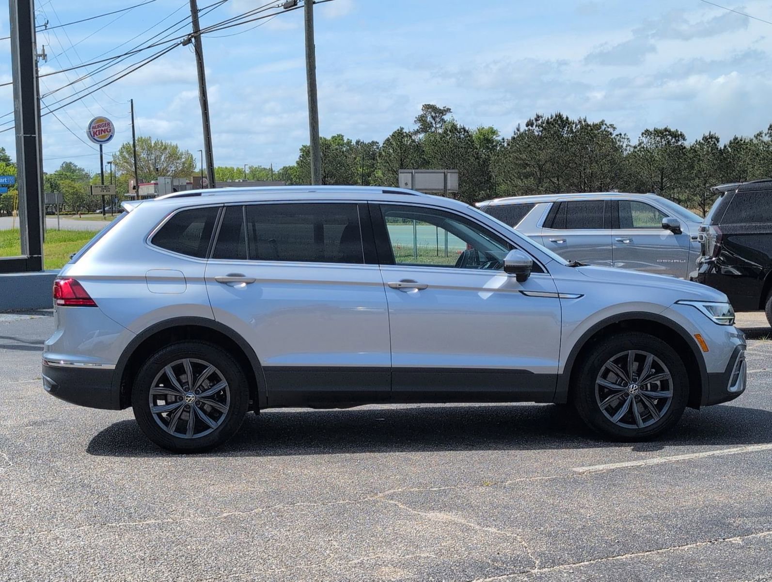 Used 2024 Volkswagen Tiguan Wolfsburg Edition image 7