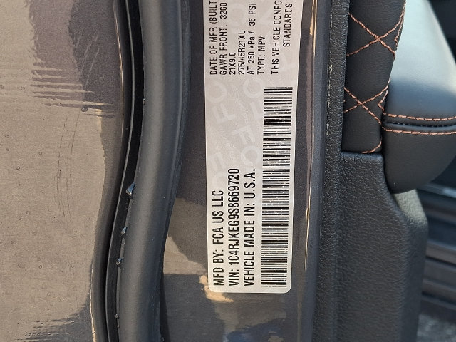 Used 2025 Jeep Grand Cherokee L Summit w/ Obsidian Package AWD/4WD image 27