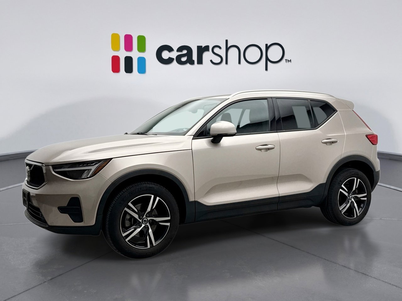 Used 2023 Volvo XC40 B4 Core FWD image 1