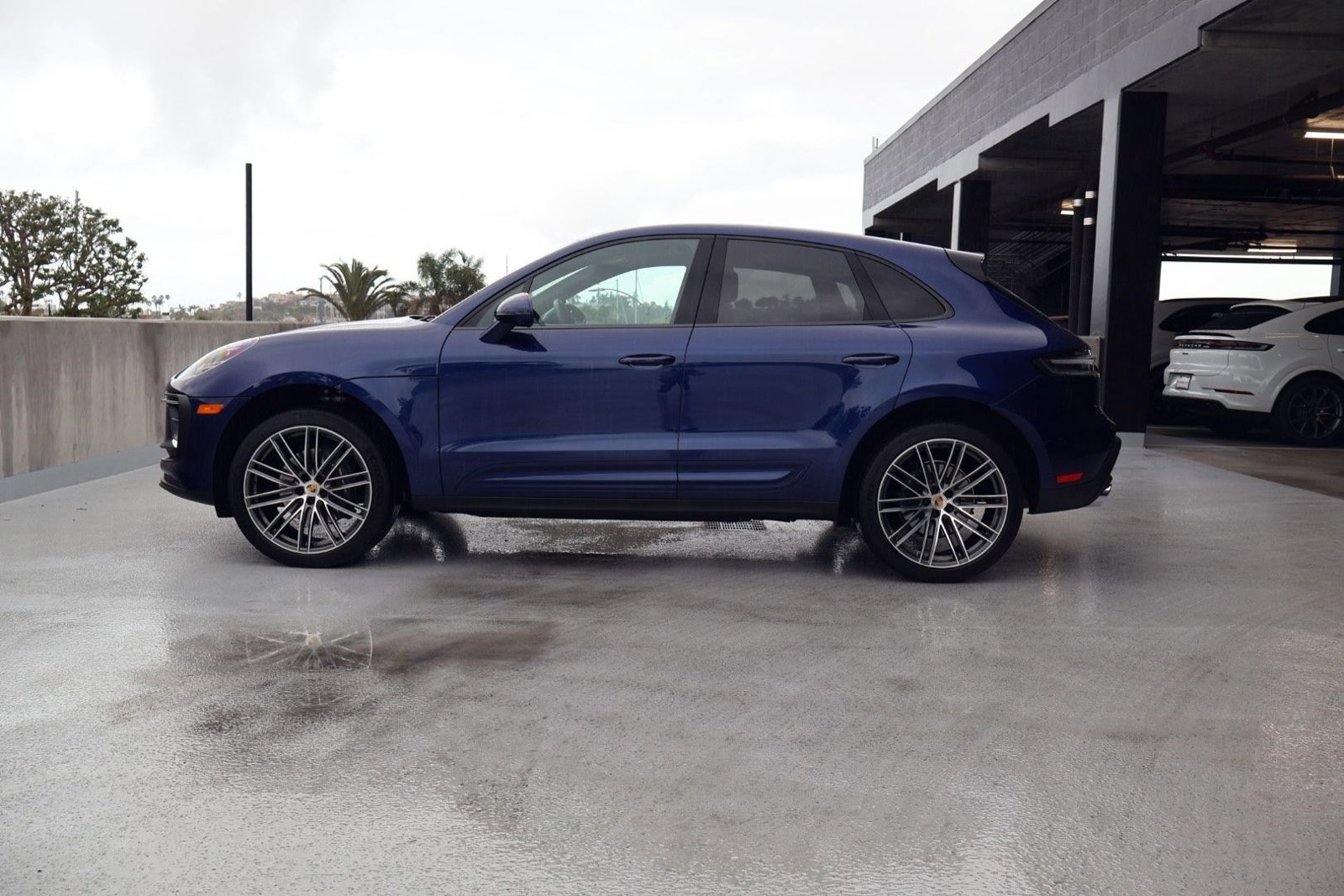 Certified 2025 Porsche Macan video 2