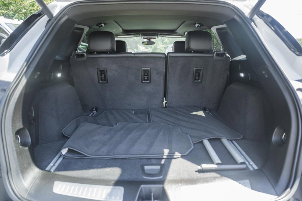 Used 2025 Cadillac XT5 Premium Luxury image 9