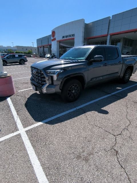 Used 2024 Toyota Tundra Platinum AWD/4WD image 2
