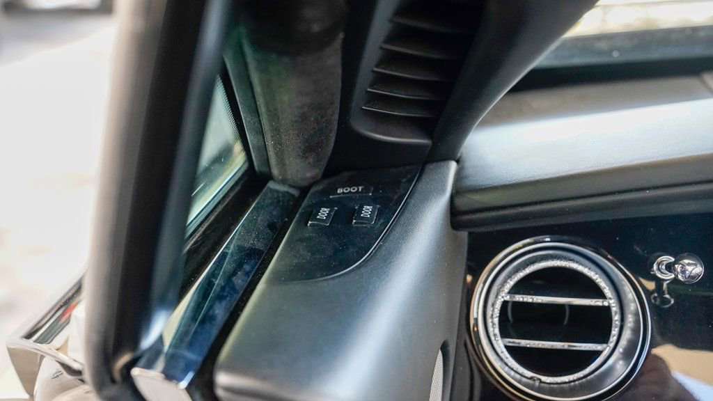 Used 2016 Rolls-Royce Dawn image 57