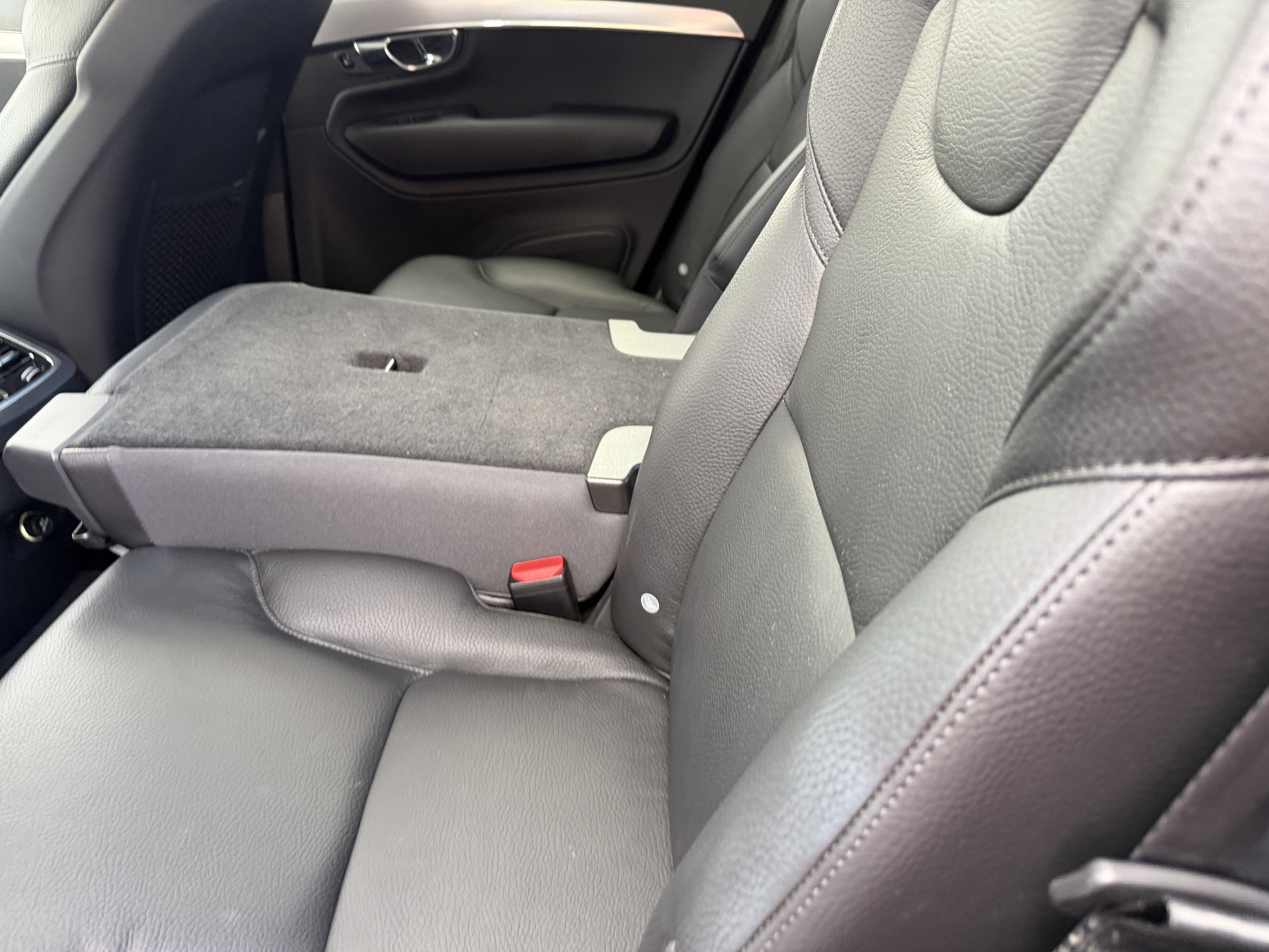 Used 2016 Volvo XC90 T6 Momentum AWD/4WD image 16