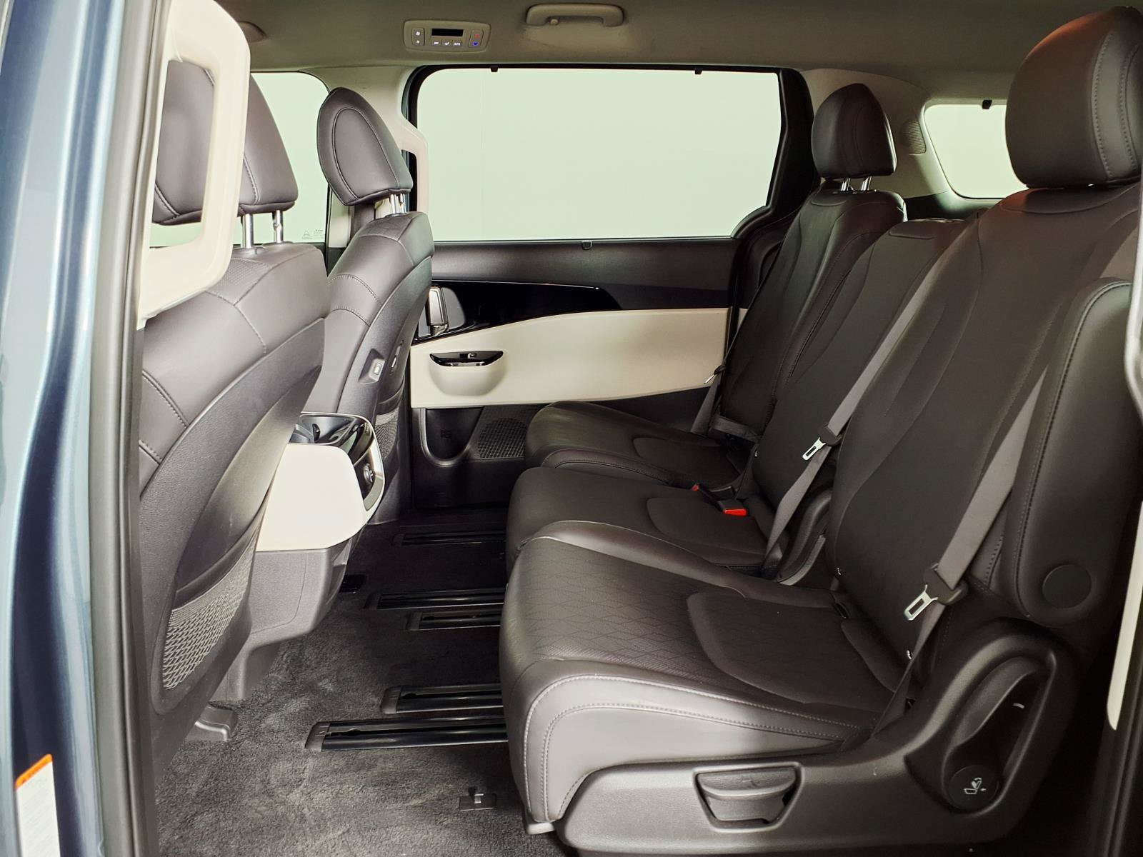 Used 2024 Kia Carnival EX FWD image 14