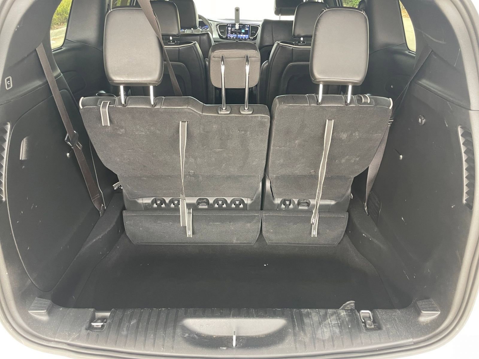 Used 2025 Chrysler Pacifica Limited image 38