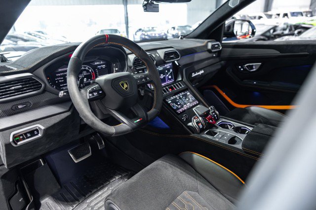 Used 2024 Lamborghini Urus Performante AWD/4WD image 37
