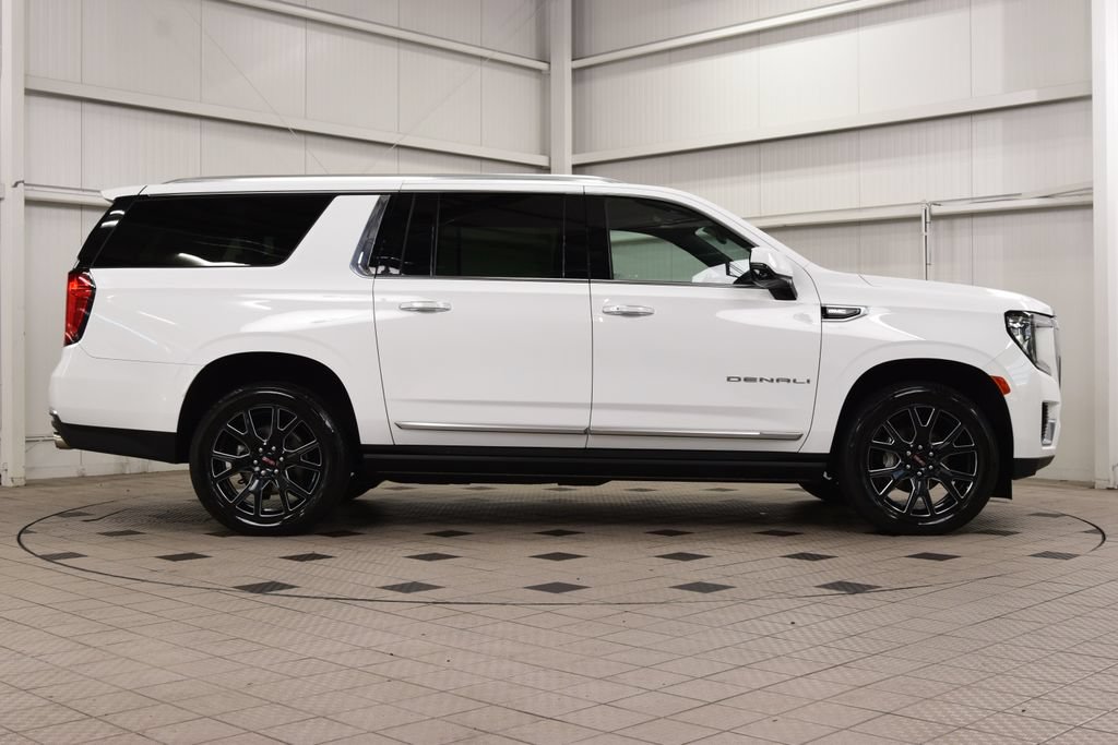Used 2024 GMC Yukon XL Denali AWD/4WD image 9