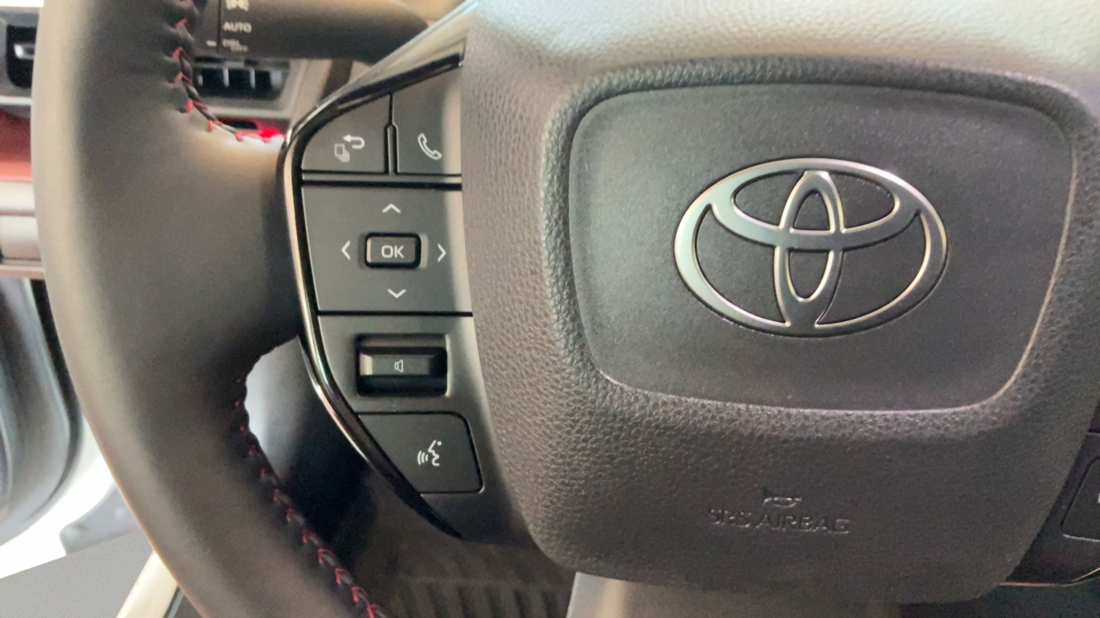 Certified 2026 Toyota Prius Plug-In Hybrid FWD image 17