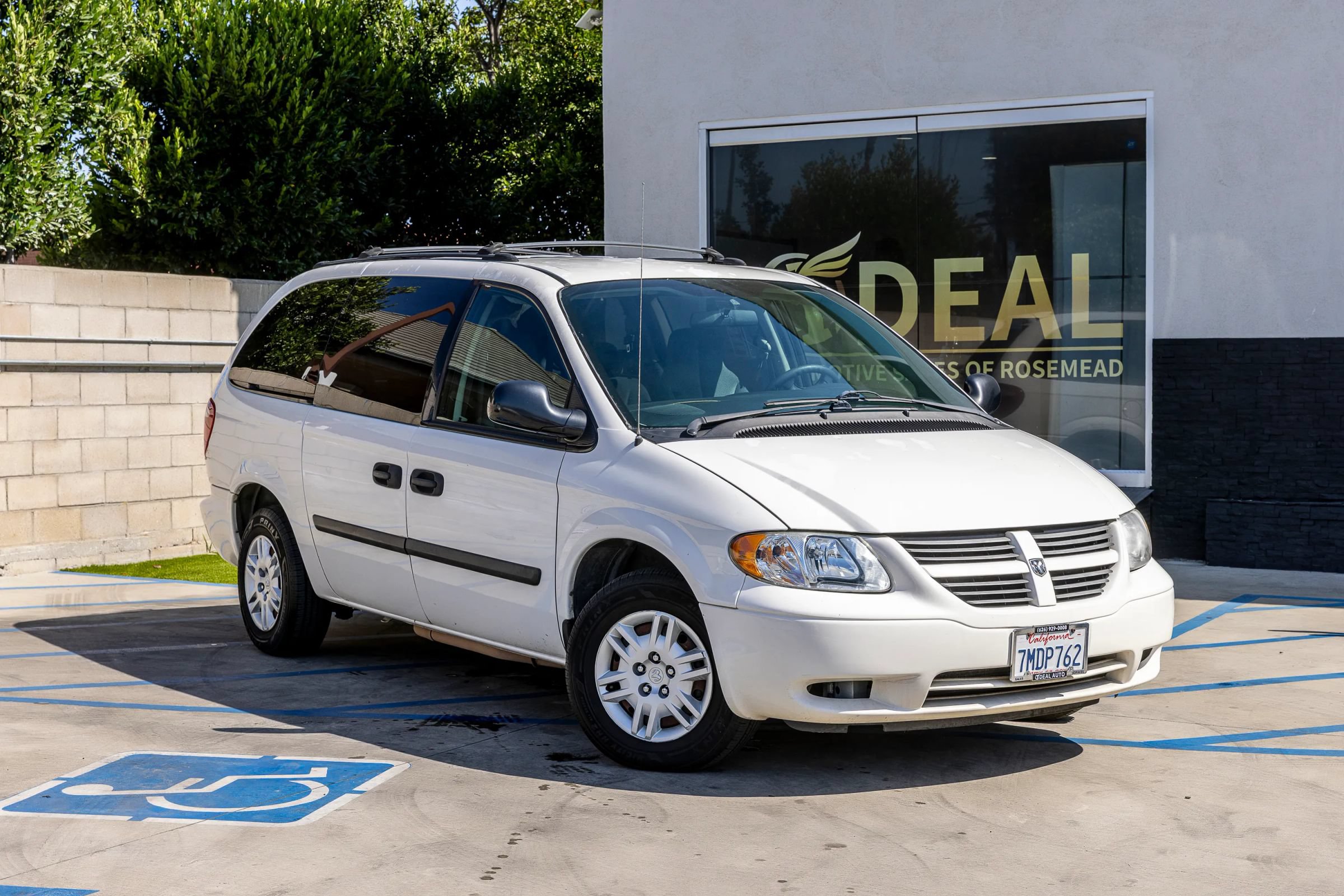 Used 2005 Dodge Grand Caravan SE w/ Popular Equipment Group I FWD image 2