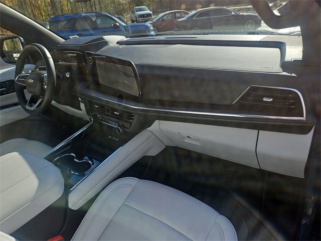 Certified 2025 Chevrolet Suburban Premier image 30