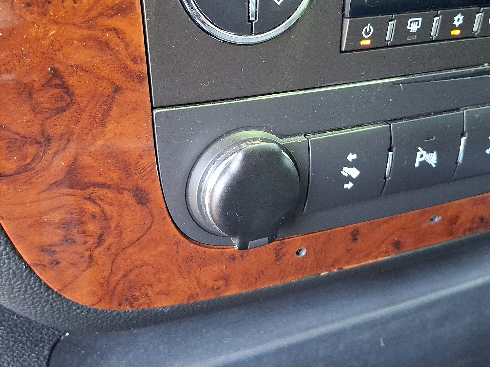 Used 2011 Chevrolet Suburban 2500 LT w/ Snow Plow Prep Package image 23