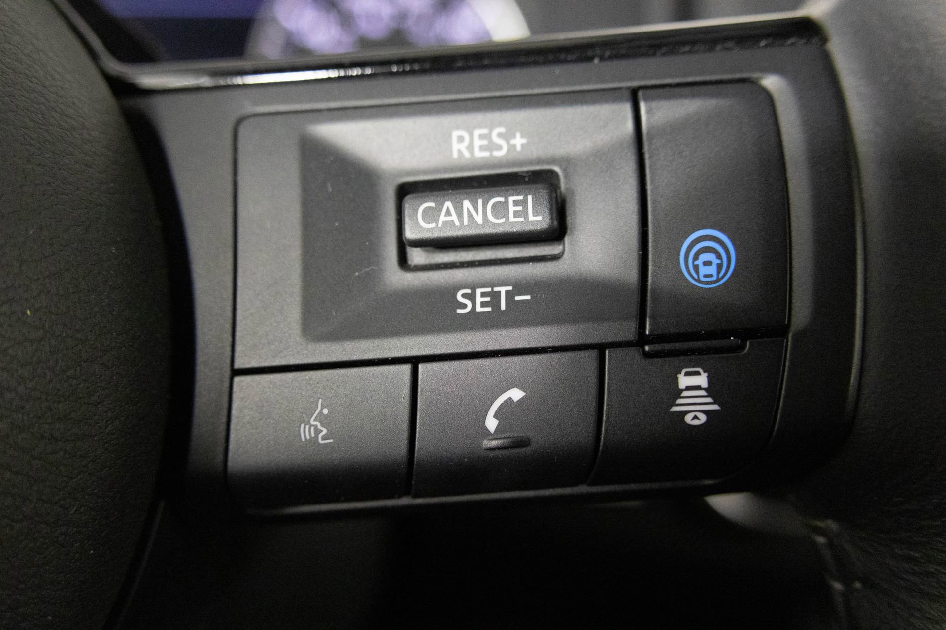 Used 2023 Nissan Rogue SV w/ SV Premium B Package image 30