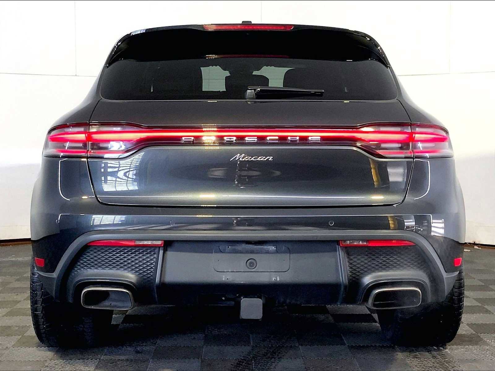 Certified 2024 Porsche Macan image 6