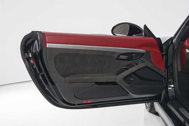 Used 2021 Porsche 718 Boxster Spyder RWD image 20