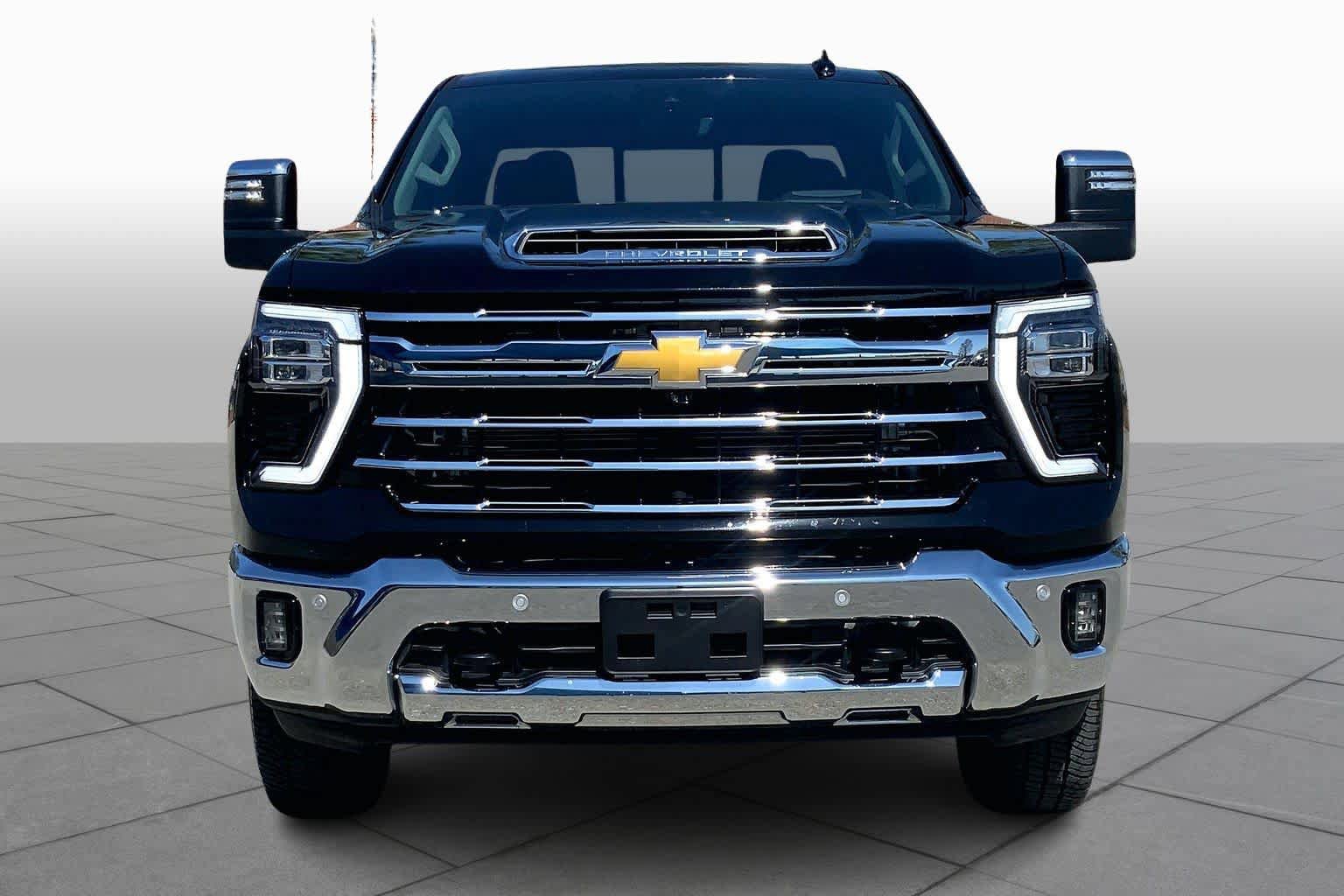 Used 2024 Chevrolet Silverado 2500 LTZ w/ LTZ Convenience Package image 4