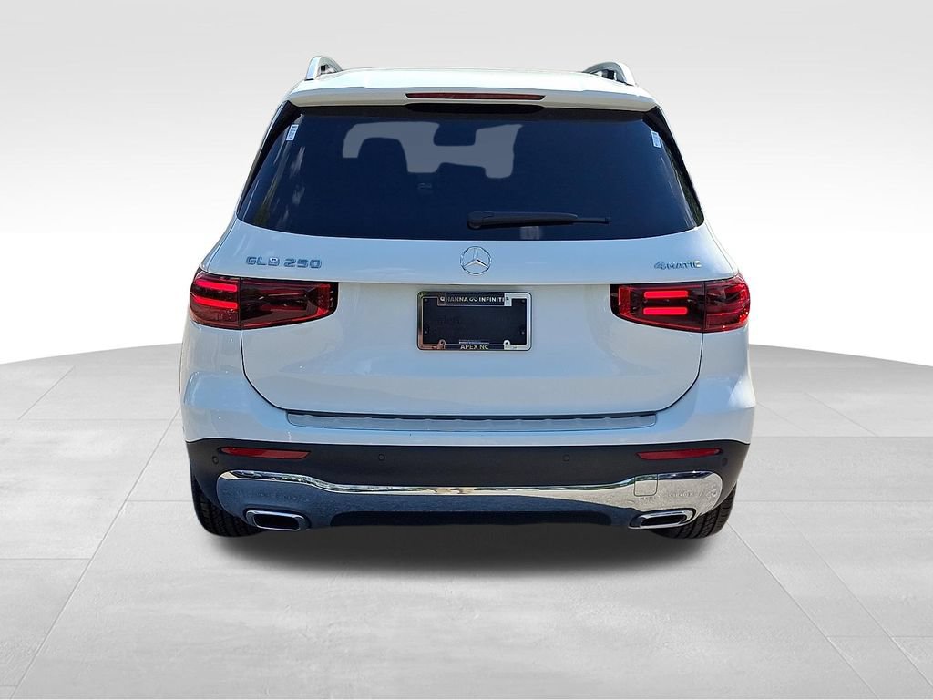 Used 2025 Mercedes-Benz GLB 250 4MATIC image 5