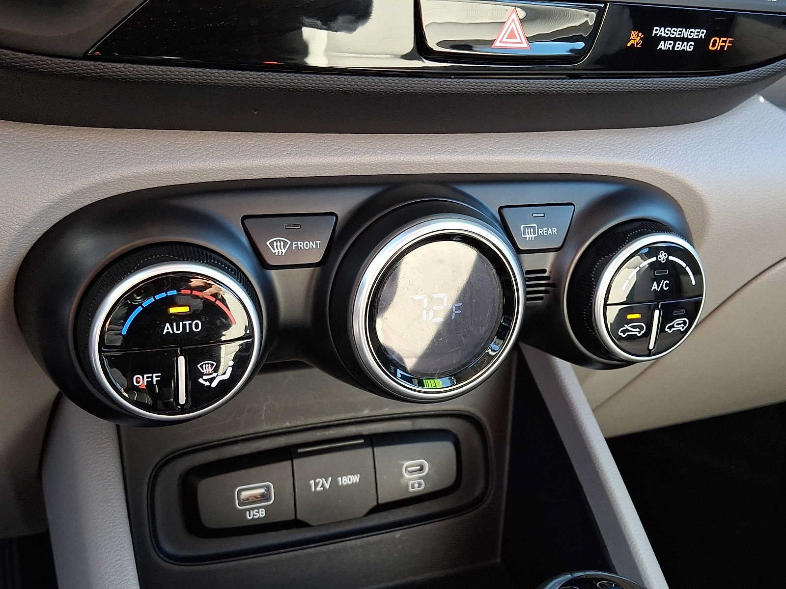 Used 2024 Hyundai Venue SEL FWD image 17