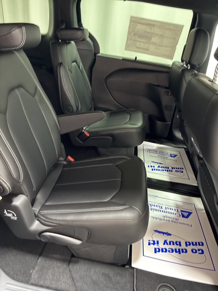 New 2026 Chrysler Pacifica Select w/ S Appearance Package AWD/4WD image 27