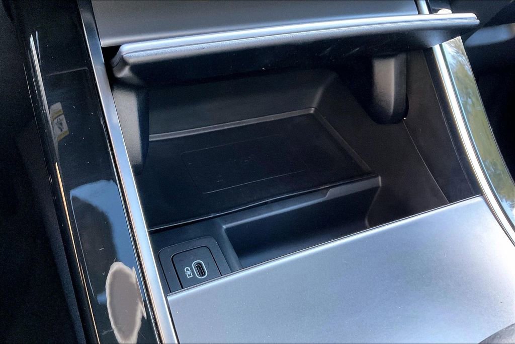 Certified 2025 Land Rover Range Rover Velar Dynamic SE image 16