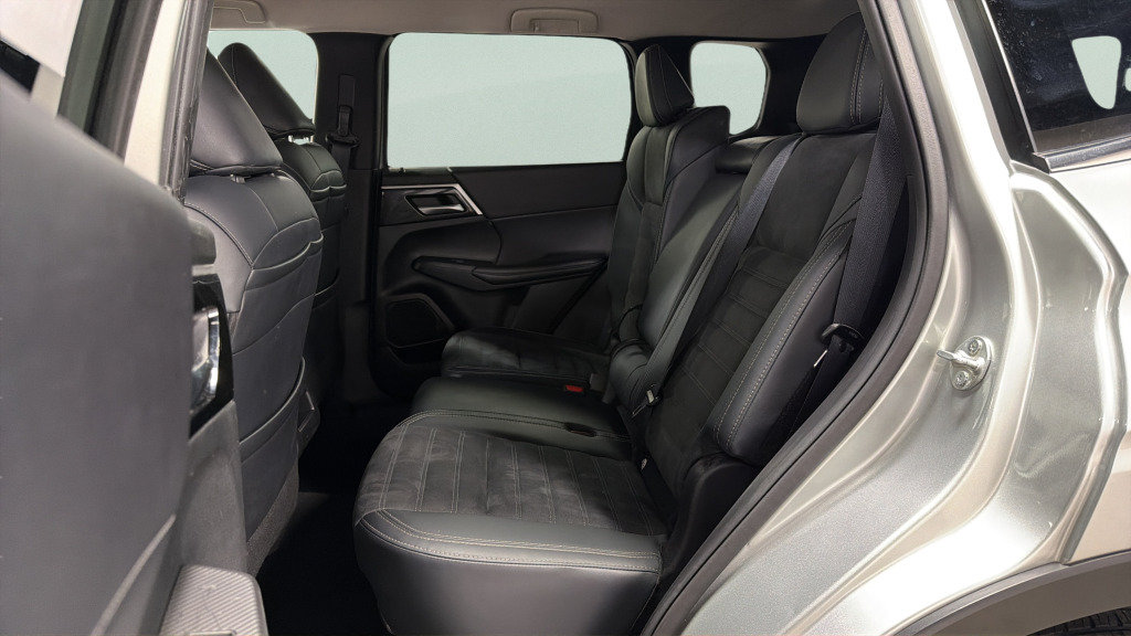 Used 2024 Mitsubishi Outlander SE Black Edition AWD/4WD image 34