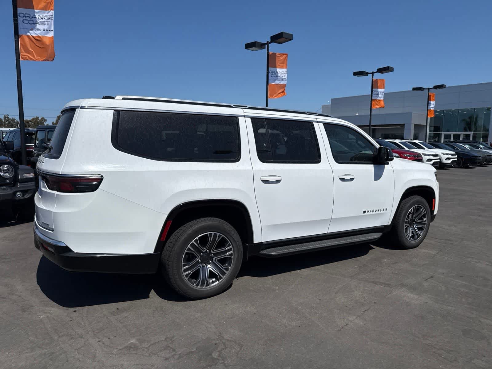 Used 2024 Jeep Wagoneer L Series II RWD image 13