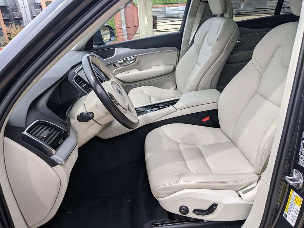 Used 2021 Volvo XC90 T5 Momentum w/ Advanced Package image 11
