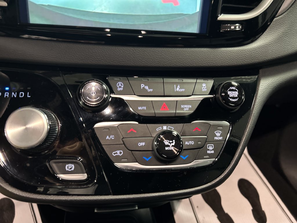 Used 2026 Chrysler Pacifica Select FWD image 19