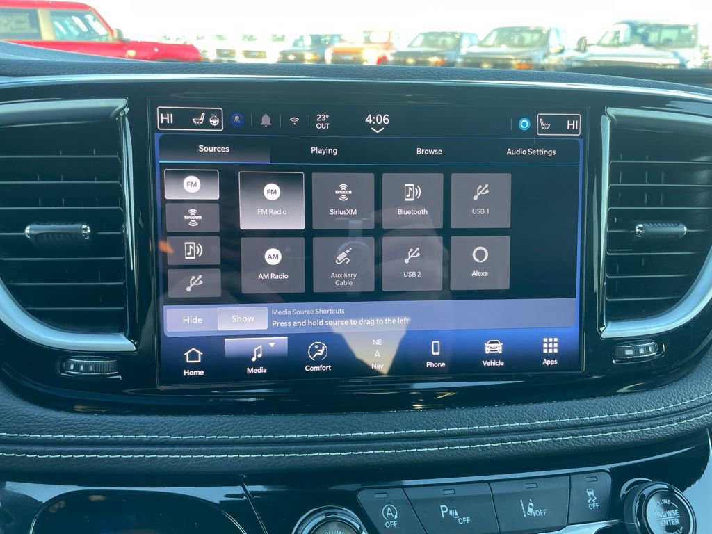 Used 2025 Chrysler Pacifica Limited image 14