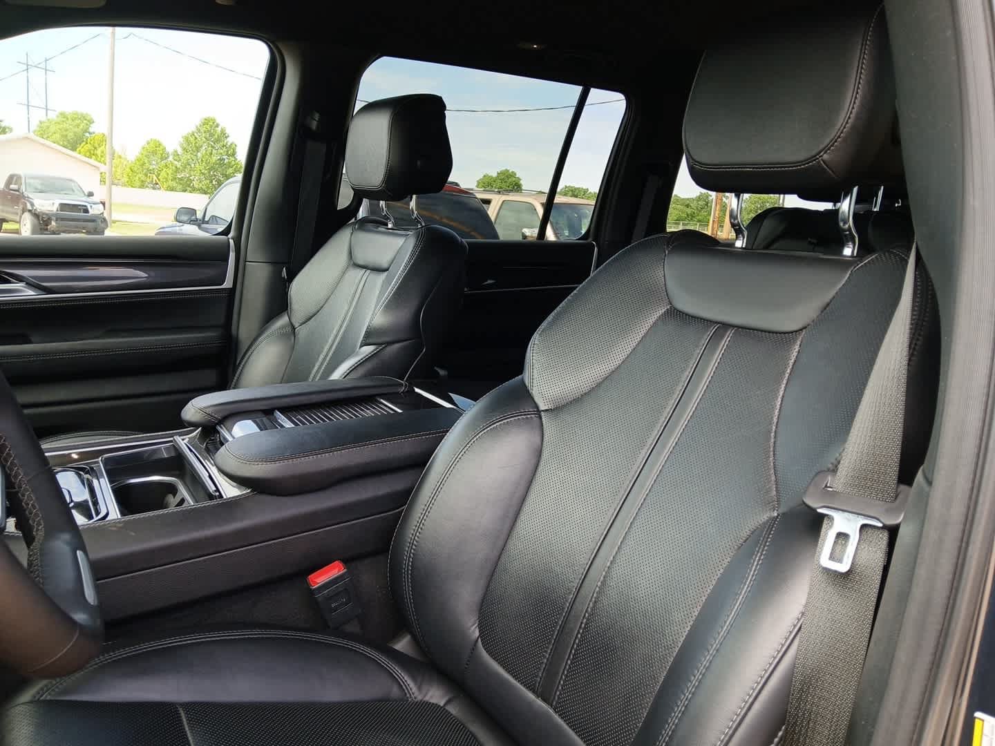 Used 2024 Jeep Wagoneer 4WD image 16