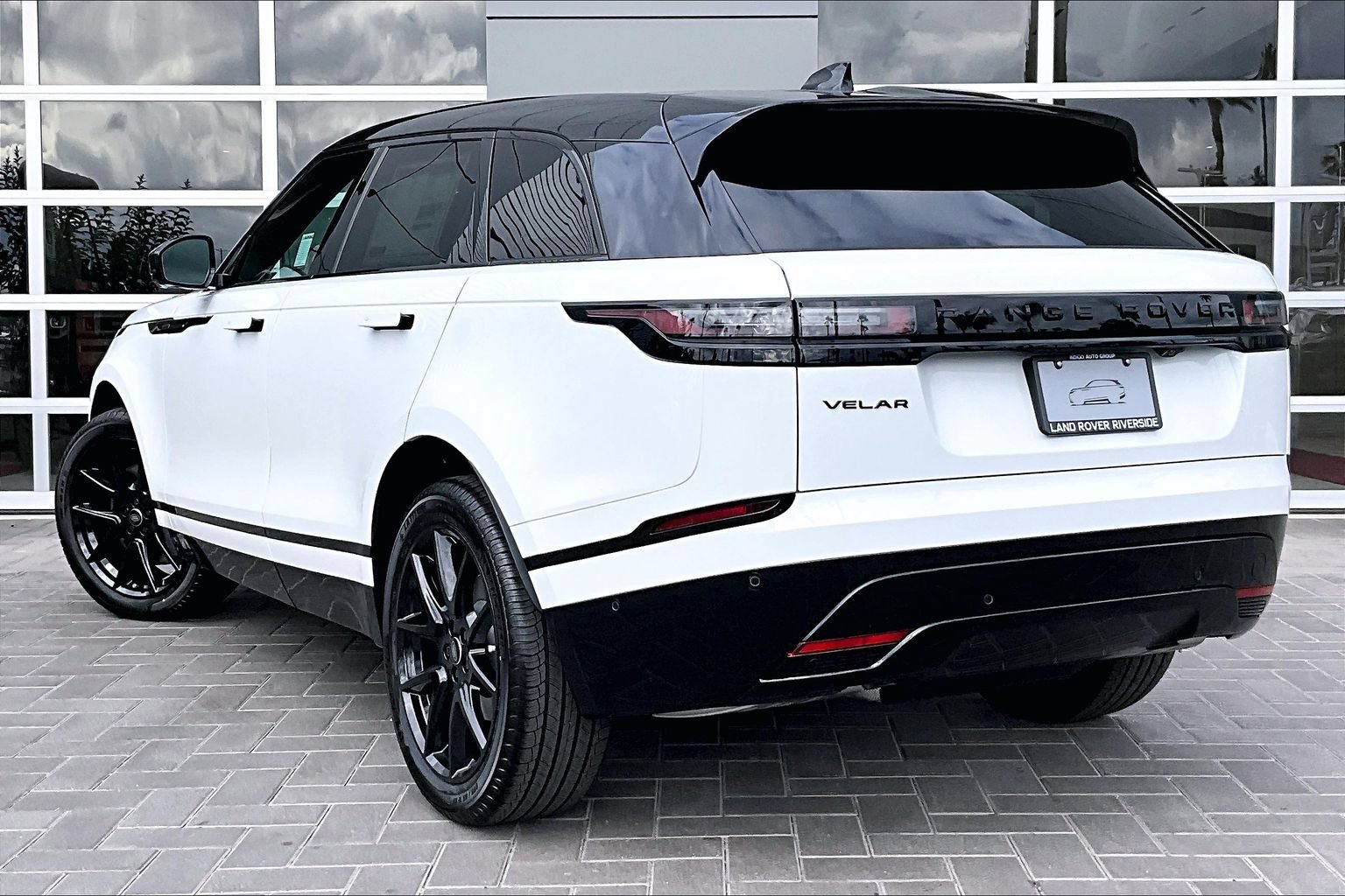 New 2026 Land Rover Range Rover Velar Dynamic SE AWD/4WD image 3