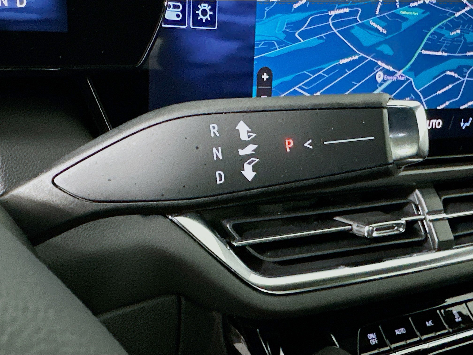 Used 2025 Chevrolet Equinox EV LT image 25