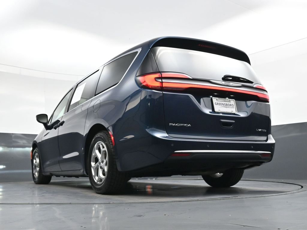 Used 2024 Chrysler Pacifica Limited image 38