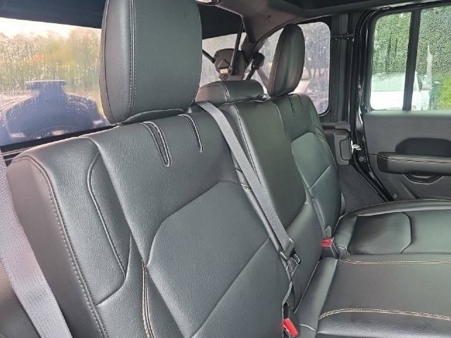 Used 2024 Jeep Wrangler Unlimited Sahara w/ Technology Group AWD/4WD image 10