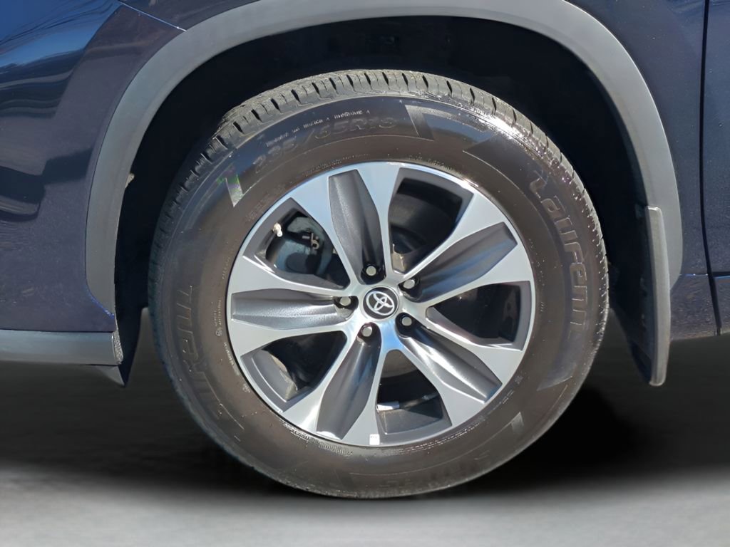 Certified 2024 Toyota Highlander XLE image 11