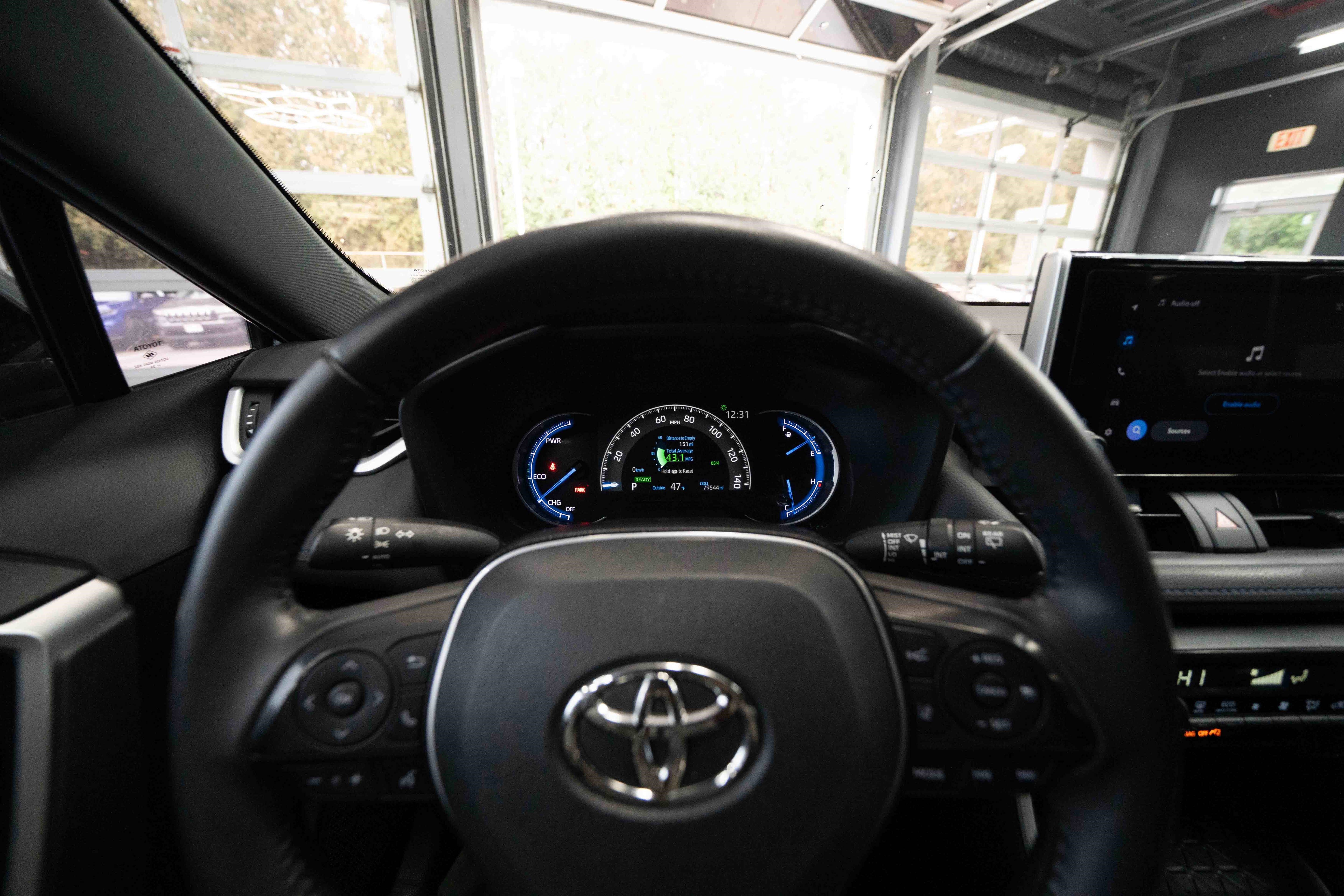 Used 2023 Toyota RAV4 SE image 15