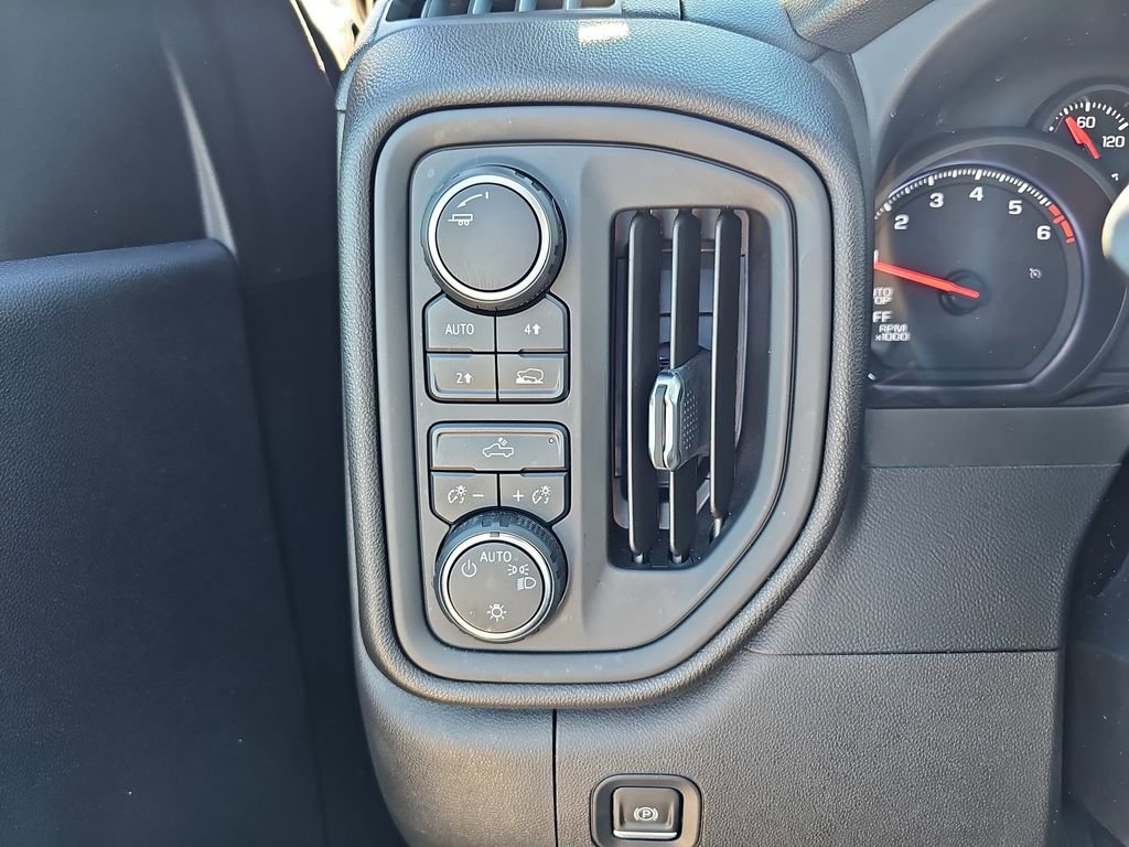 Used 2022 Chevrolet Silverado 1500 Custom image 30