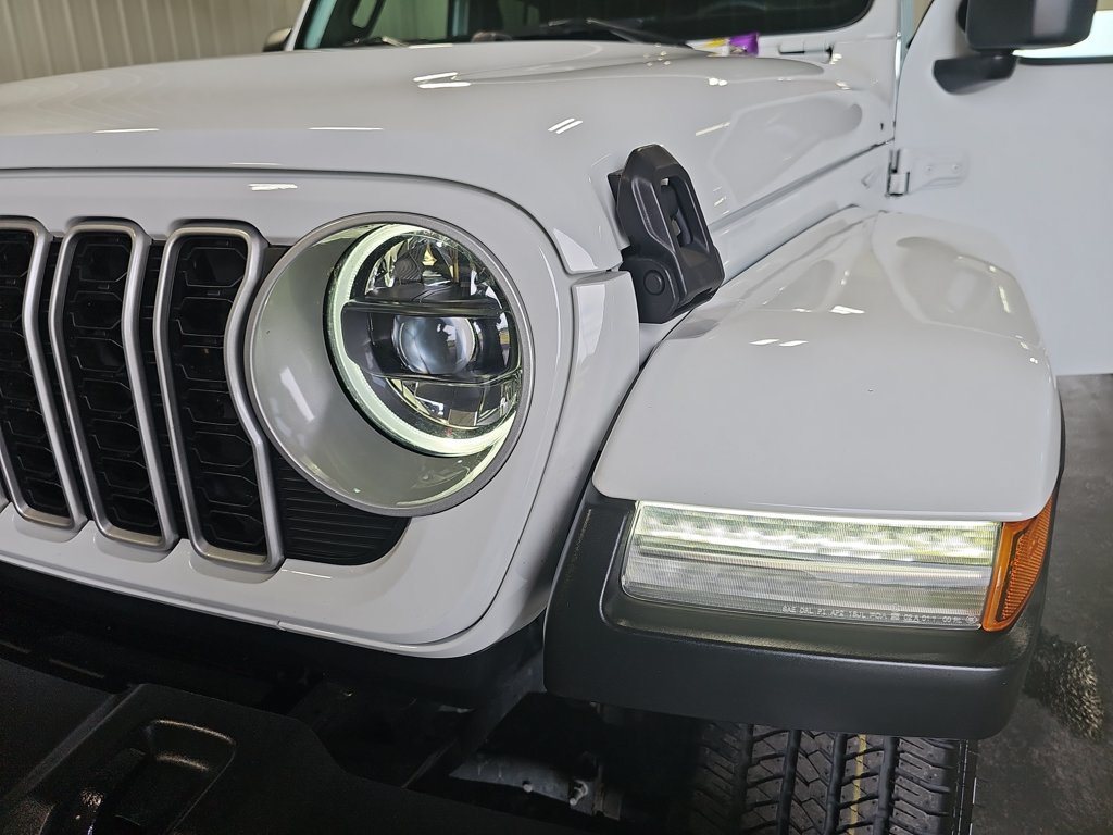 Used 2025 Jeep Wrangler Unlimited Sahara AWD/4WD image 30