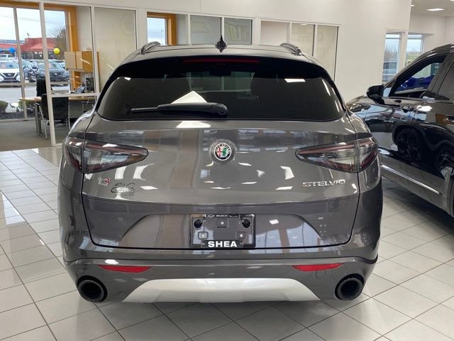 Used 2024 Alfa Romeo Stelvio Ti w/ Performance Driving Package image 4