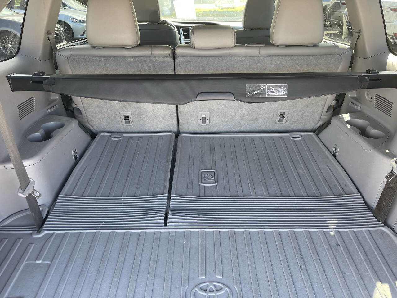 Used 2018 Toyota Highlander XLE image 19