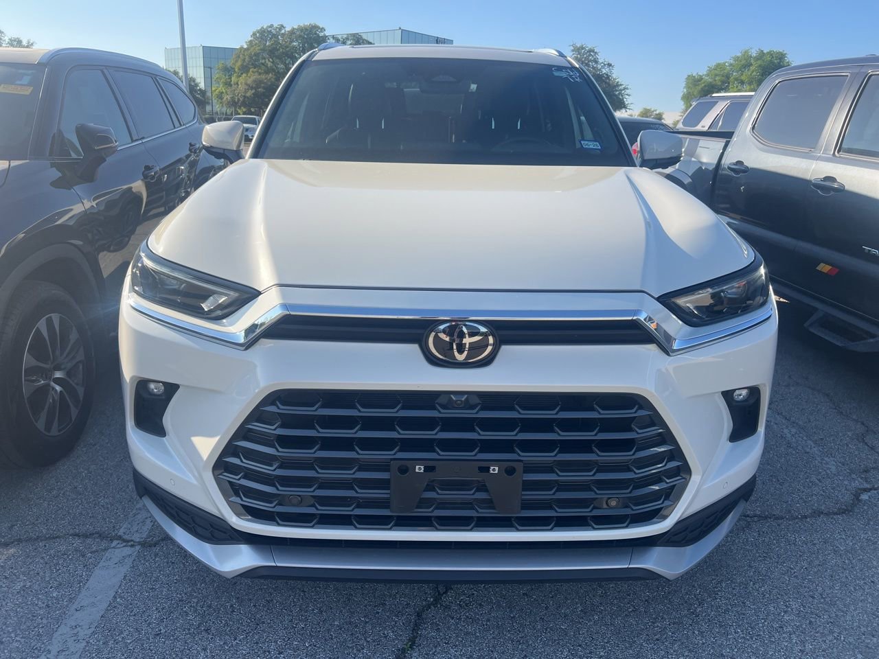 Used 2024 Toyota Grand Highlander AWD Hybrid image 2