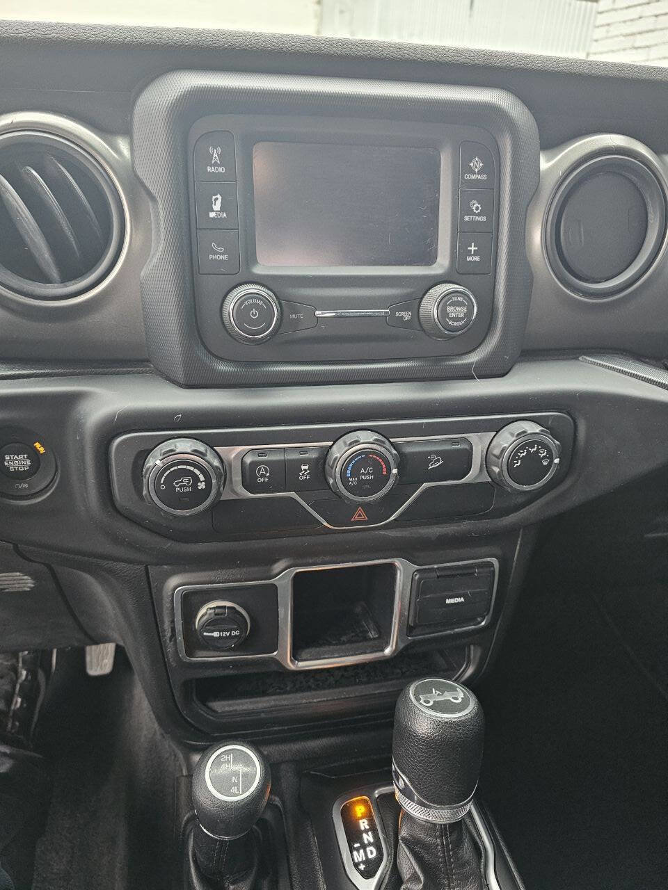 Used 2018 Jeep Wrangler Unlimited Sport image 17