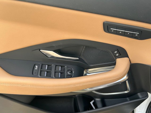 Certified 2022 Jaguar E-PACE SE image 14
