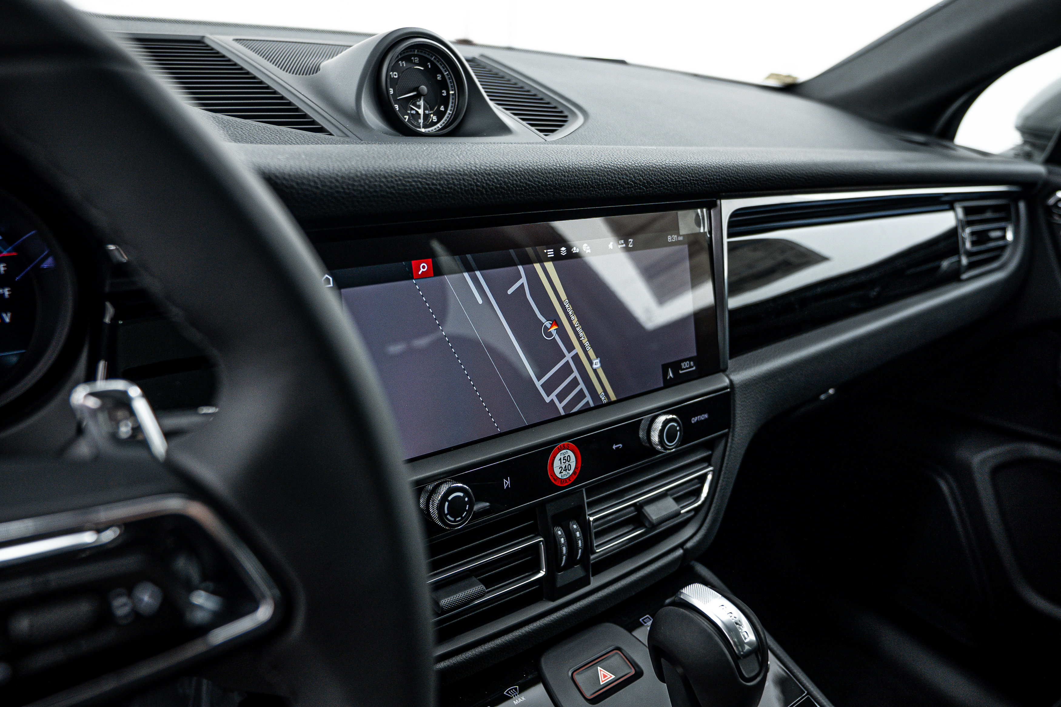 Certified 2026 Porsche Macan image 13