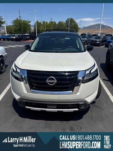 Used 2023 Nissan Pathfinder SL AWD/4WD image 1