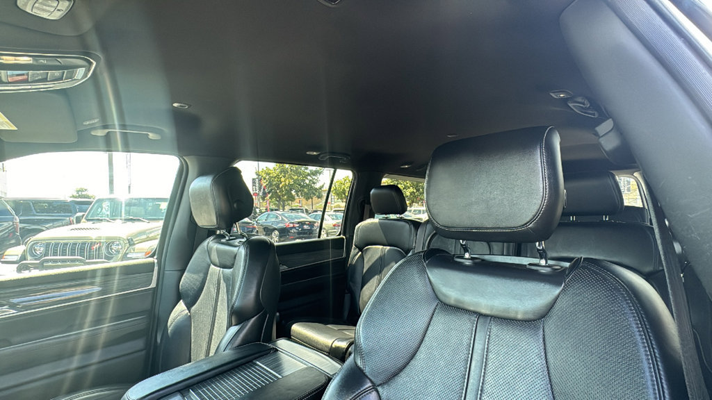 Used 2024 Jeep Wagoneer L Series II RWD image 14