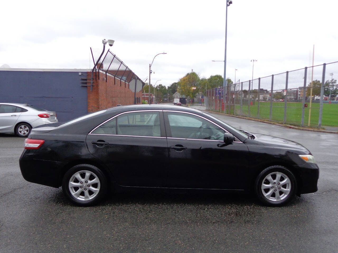 Used 2011 Toyota Camry LE image 5