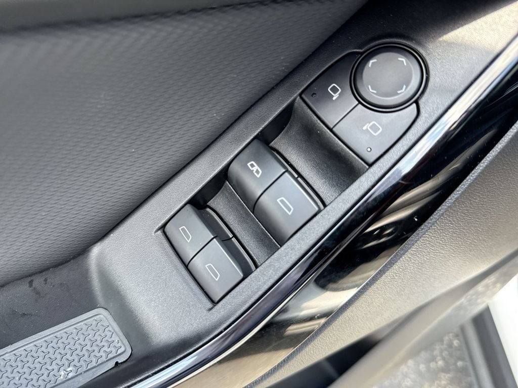 Used 2025 Chevrolet Equinox LT w/ Convenience Package II FWD image 13