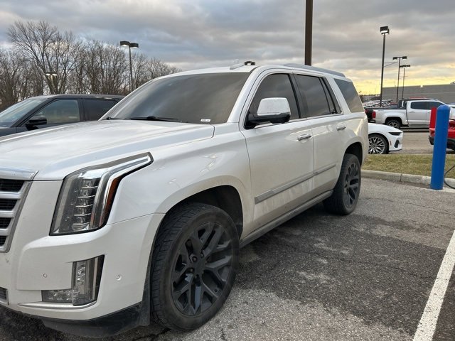 Used 2017 Cadillac Escalade Premium Luxury image 2