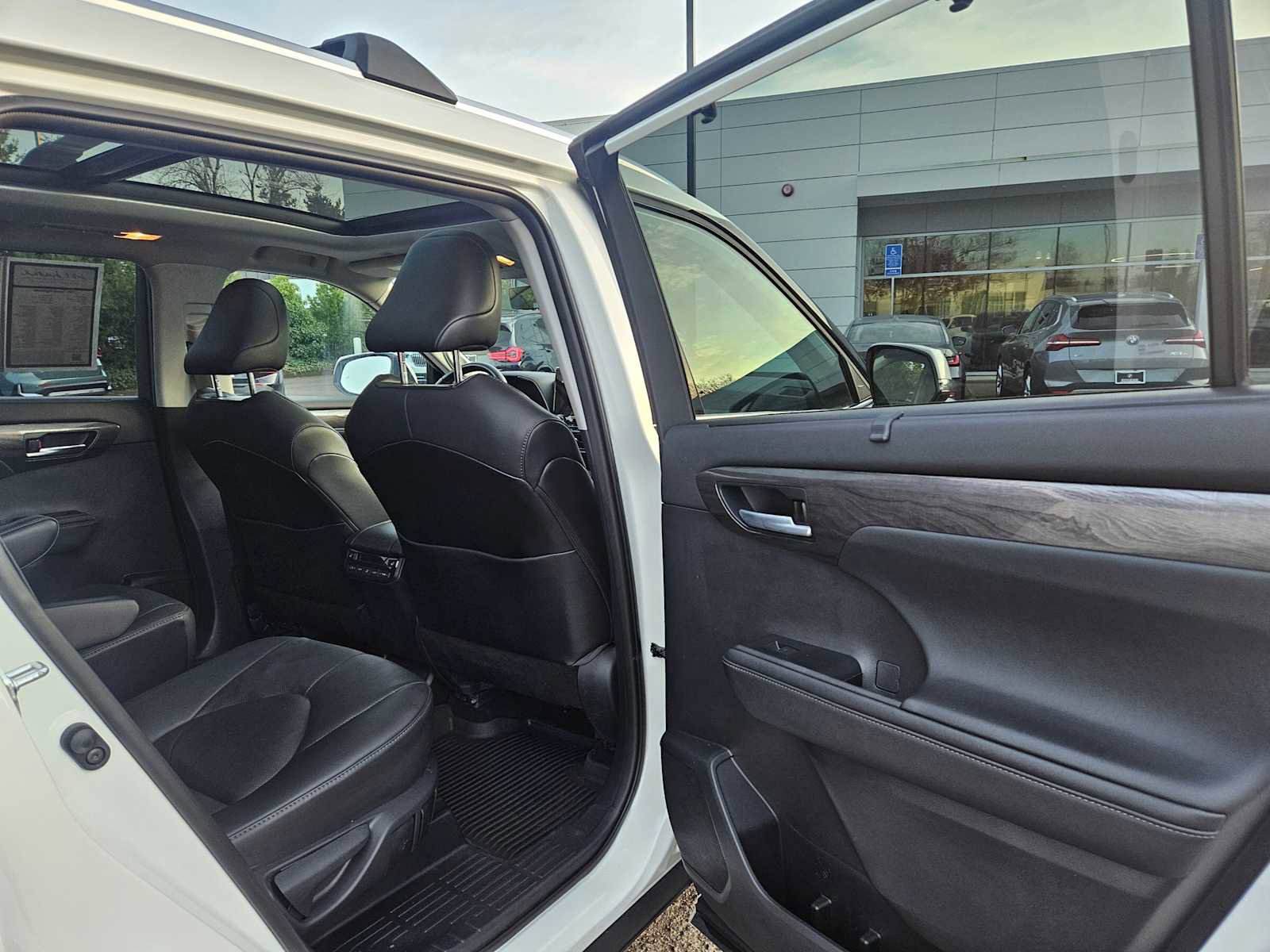 Used 2021 Toyota Highlander Platinum image 14